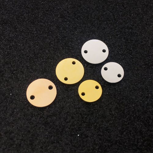 Afbeelding van 50 stuks aangepaste logo bedels van roestvrij staal, lasergegraveerd, ronde vorm met 2 gaten in maten 8 mm tot 25 mm – perfect voor gepersonaliseerde sieraden