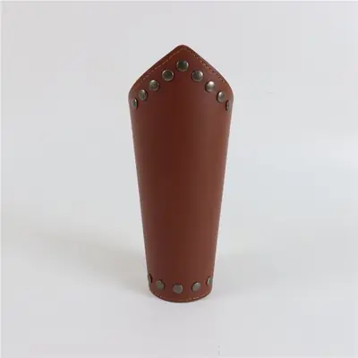 Image de Bras de Cuir Viking - Accessoire Cosplay Médiéval