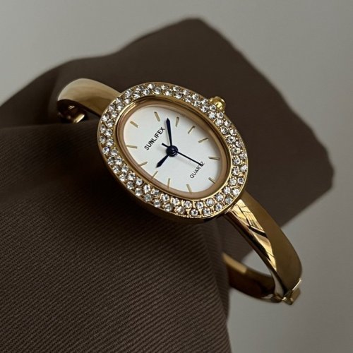 Imagen de Reloj de Pulsera de Cuarzo con Esfera Ovalada y Incrustaciones de Diamantes para Mujer – Reloj de Lujo de Marca Famosa, Ideal como Regalo Elegante