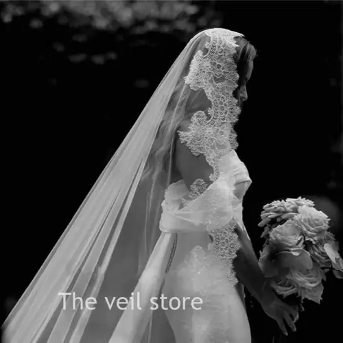 Image de Voile de Mariée Cathédrale Ivoire avec Dentelle Vintage