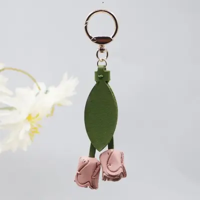 Image de Pendentif de Sac Tulipe en Cuir - Accessoire Mignon et Tendance