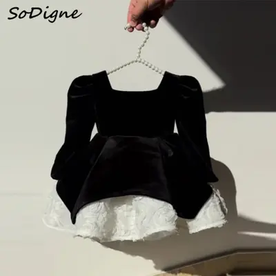 Image de Robe Princesse Enfant Velours Fleuri - Style Élégant
