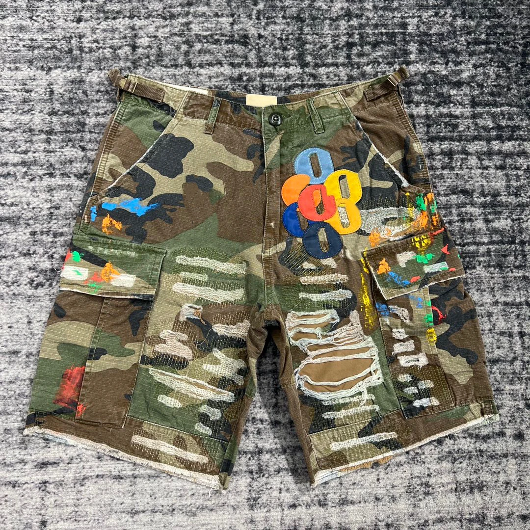 Bild von Sommerliche Camouflage-Shorts aus gewaschenem Lederlook-Stoff mit Retro-Design und Knie-Spleißen für Herren und Damen
