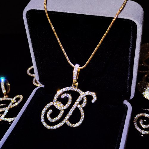 Immagine di Collana con Ciondolo Nome Lettera Iniziale in Corsivo - Elegante Gioiello Personalizzato per Donne con Catena Semplice e Corda, Regalo di Moda Unico