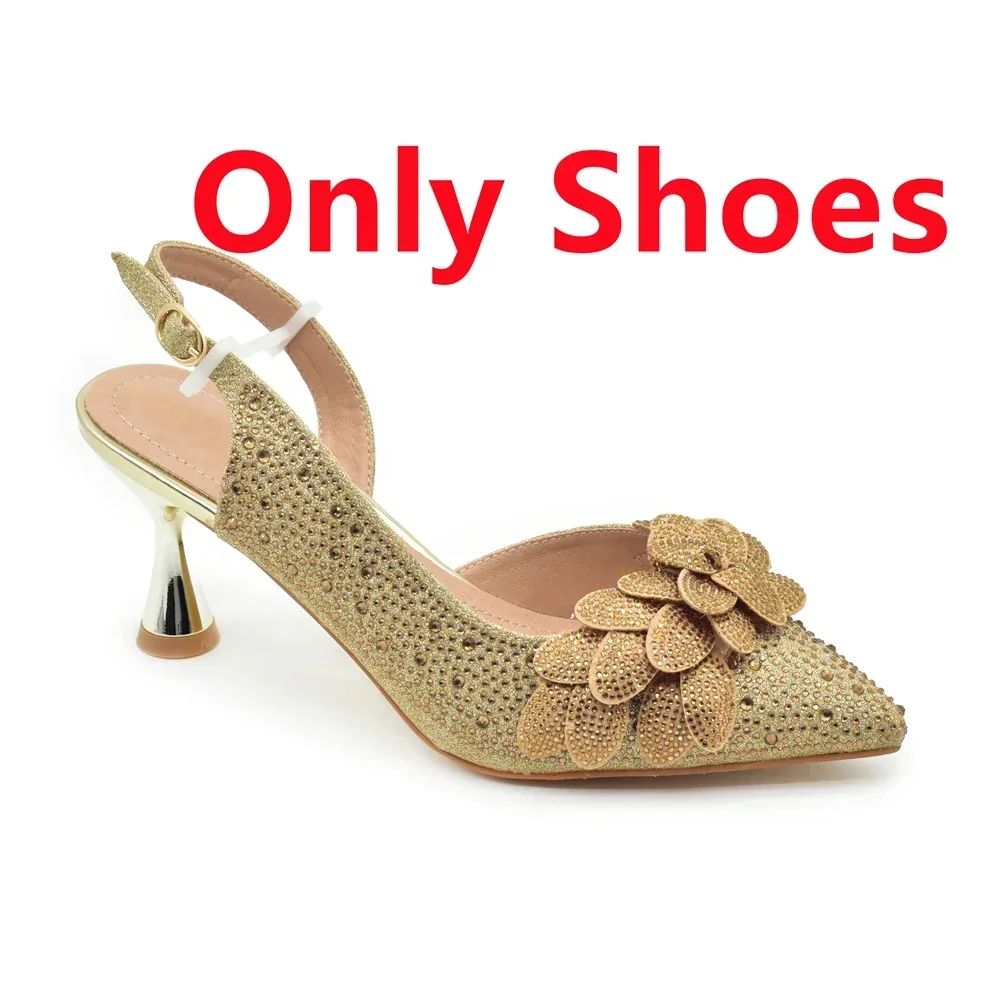 A paio scarpe oro
