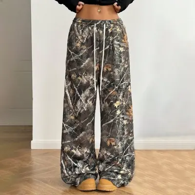 Image de Pantalon Camo Large Femme - Style Vintage Streetwear