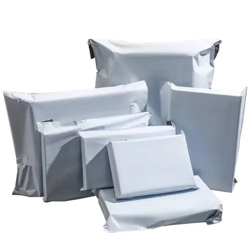 Image de Sacs d'expédition blancs auto-adhésifs - Lot de 50