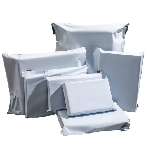 Bild von 50er Pack Weiß Kunststoff-Umschläge – Selbstklebend & Robust