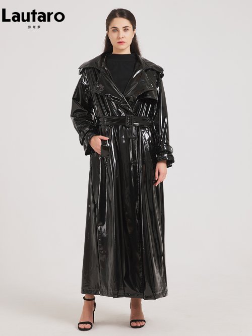 Afbeelding van Lautaro Lente Herfst Extra Lange Zwarte Glanzende Reflecterende Zachte Rekbare Lakleer Trenchcoat voor Dames Maxi Overjas 2024