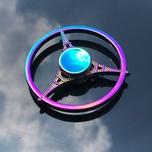 Immagine di Fidget Spinner Premium in Metallo ad Alta Velocità con Design Arcobaleno e Dita Colorate – Giocattolo Antistress Ideale per Regali di Compleanno o Natale