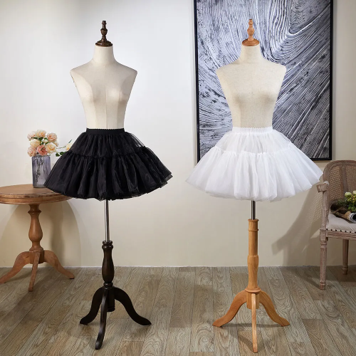 Zdjęcie Czarny podkoszulek lolita – elegancka opaska do spódnicy