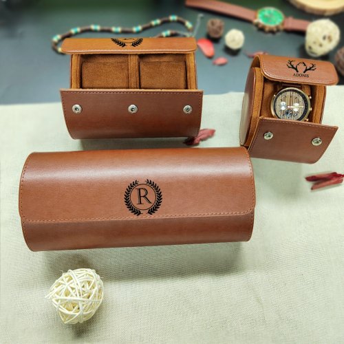 Immagine di Custodia da Viaggio Personalizzata in Pelle con Rotolo per Orologi da 1, 2 o 3 Slot – Scatola per Orologi Incisa, Regalo Ideale per Uomini Amanti di Stile e Lusso