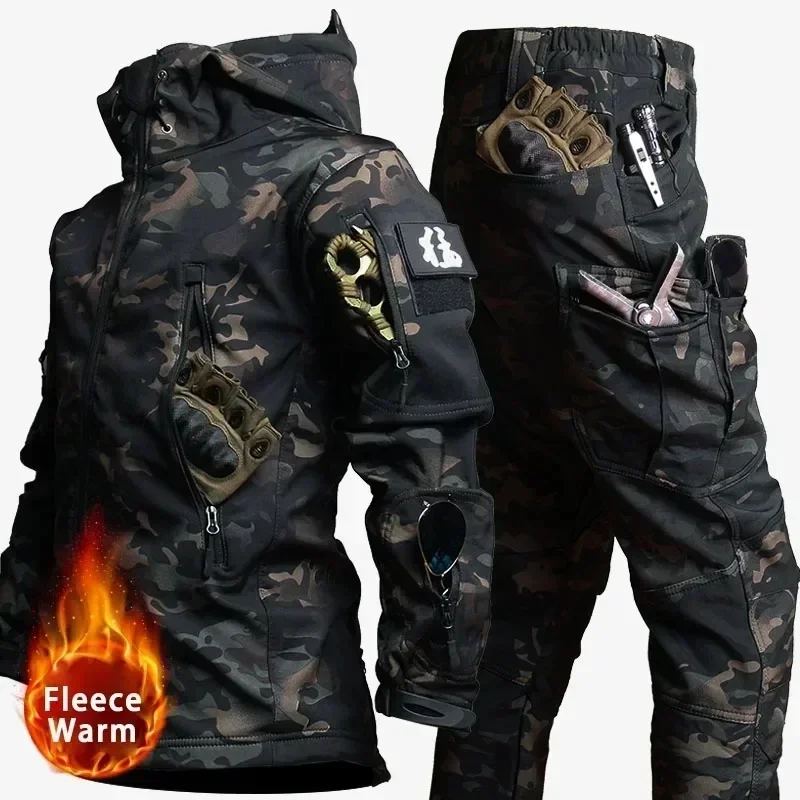 Immagine di Set Tattico Invernale da Uomo con Giacca Multitasche e Cappuccio, Pantaloni Cargo Dritti 2 Pezzi, Abbigliamento Mimético Antivento e Impermeabile