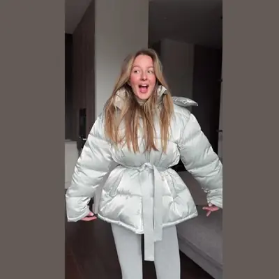 Image de Doudoune Hiver Élégante avec Capuche & Ceinture