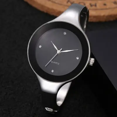 Image de Montre Femme Luxe Acier - Élégance & Précision