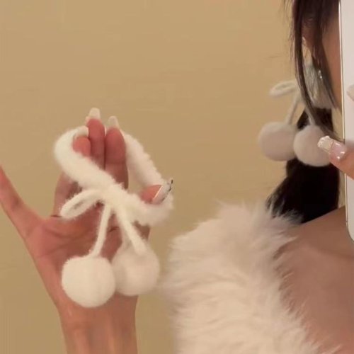 Bild von Weiche Plüsch-Haarbänder mit Schleifenknoten – Trendige Stirnbänder für Herbst und Winter, Haarband-Set aus Ledersehnen und flauschigen Haarbällen als modischer Haarschmuck