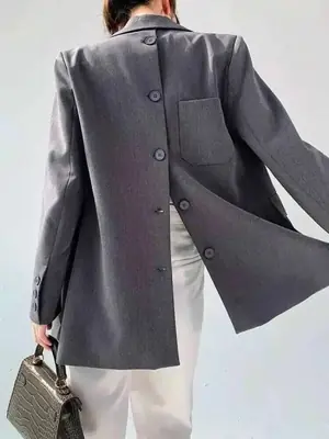 Image de Blazer Femme Gris Cranté à Boutons Arrière - Mode Printemps 2025