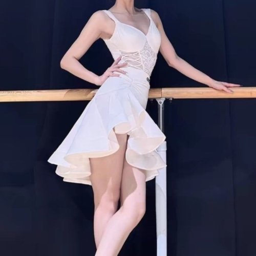 Immagine di Abito Latino Sexy da Donna – Gonna Alta e Dinamica per Danza 2025