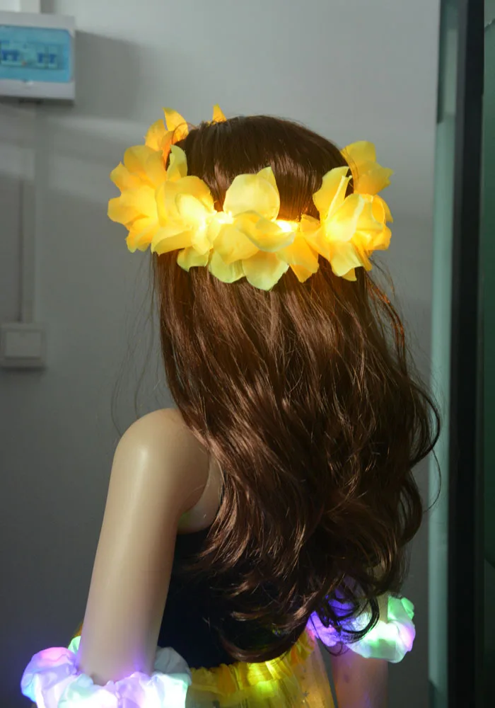 Immagine di Corona LED Hawaiana per Spose e Feste