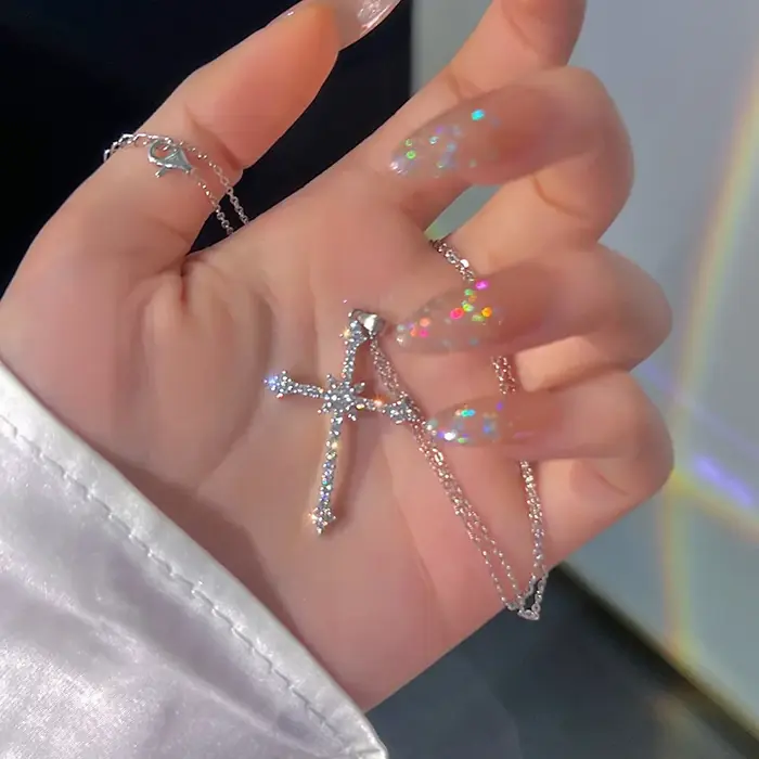 Image de Collier Étoile Brillante K-pop - Pendentif Croix en Zircon
