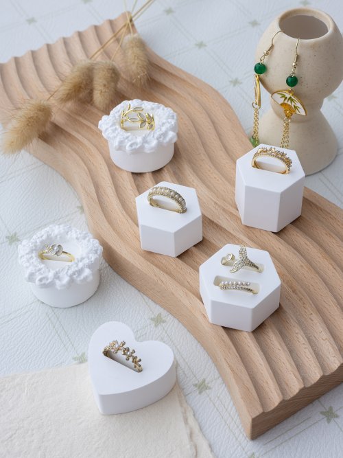 Afbeelding van Creatieve Witte Gips Ringdisplay voor Sieraden