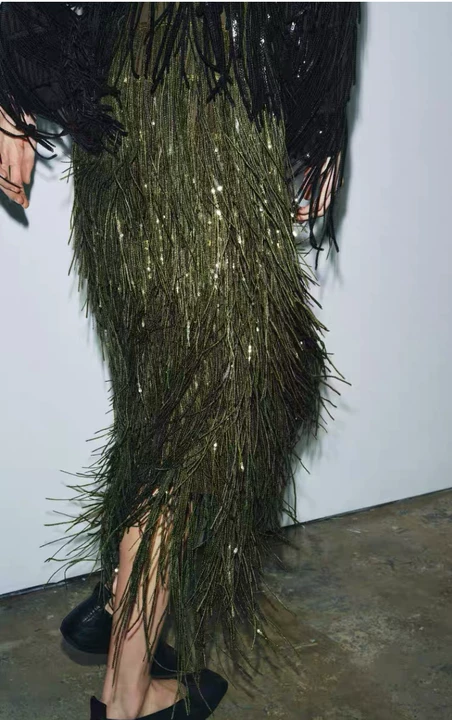 Bild von Retro-Grün Pailletten Midi-Rock für Damen – Chic, Hohe Taille, Bodycon Schnitt, Langer Glänzender Rock mit Pailletten für Weihnachten, Abend, Party und Club