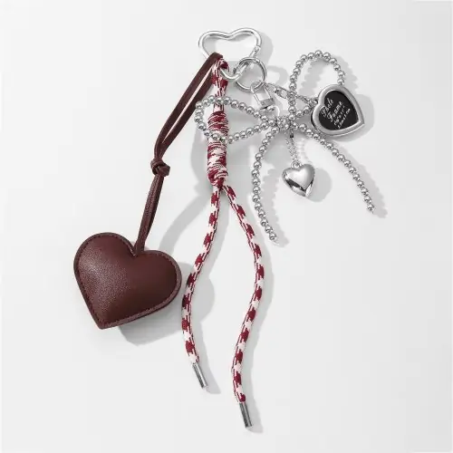 Image de Porte-clés Cœur Perlé en Cuir - Décoratif & Élégant