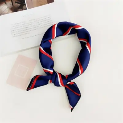 Image de Foulard de Tête Satin Imprimé Animal - Élégant & Chaud