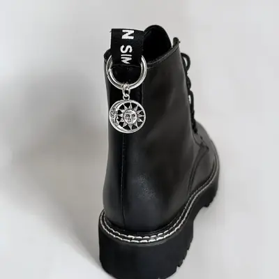 Image de Chaussures Gothiques avec Pendentifs Animaux Amovibles