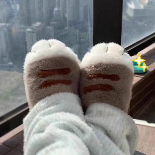 Image of Cozy Adorable Kitty Claw Slippers for Women – Soft Furry Non-Slip Mules with Warm Fluffy Design for Indoor and Outdoor Comfort