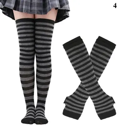 Image de Chaussettes Longues Gothiques Punk pour Femmes