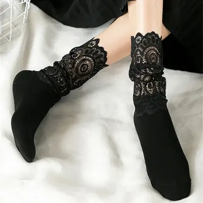 Image de Chaussettes Dentelle Florale Transparentes - Look Sexy & Rétro