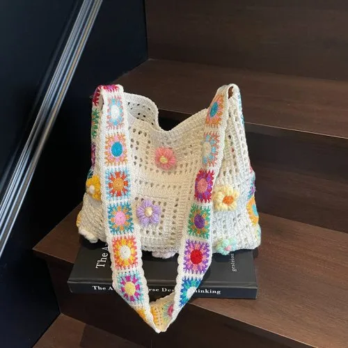 Beige mit Blumen