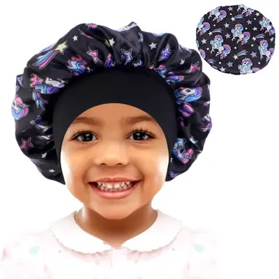 Image de Casquette Satin Bébé - Douceur & Protection pour Cheveux Bouclés