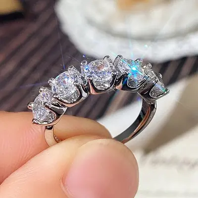 Image de Bague Élégante en Argent 925 avec Moissanite - Bijou de Mariage Unique
