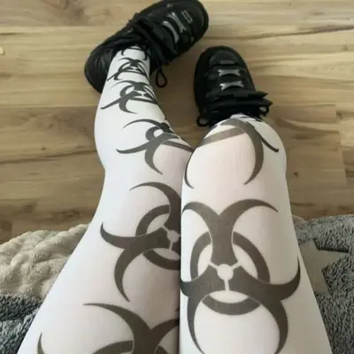 Image de Chaussettes Y2K Blanches Imprimées Graffiti Punk