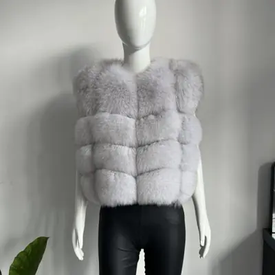 Image de Gilet en Fourrure Véritable - Élégance Hivernale