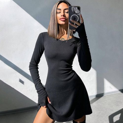 Afbeelding van Elegante en mooie vrouwenjurken herfst winter nieuwe zwarte sexy korte jurk vrouwelijke v-hals lange mouw slanke effen kleur mini-jurk