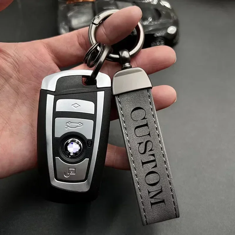 Zdjęcie Personalizowany skórzany brelok do kluczy z nazwą własną – elegancki i wytrzymały dodatek do kluczy samochodowych i motocyklowych dla mężczyzn i kobiet