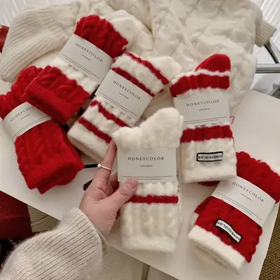 Image de Bas de Noël Kawaii en Velours Corail