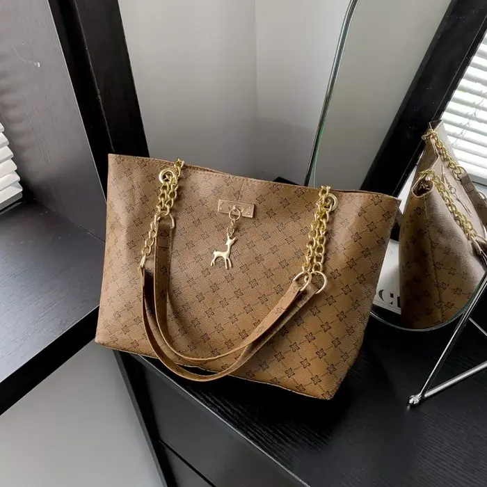 Image de Sac à Main Femme Grande Capacité - Cuir Souple & Accessoires Suspendus