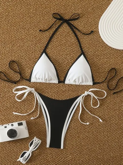 Image de Bikini Contraste Coloré Mini String - Élégance & Séduction