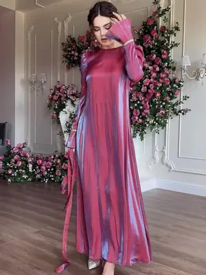 Image de Abaya Soyeuse Longue à Lacets - Élégance Islamique 2024
