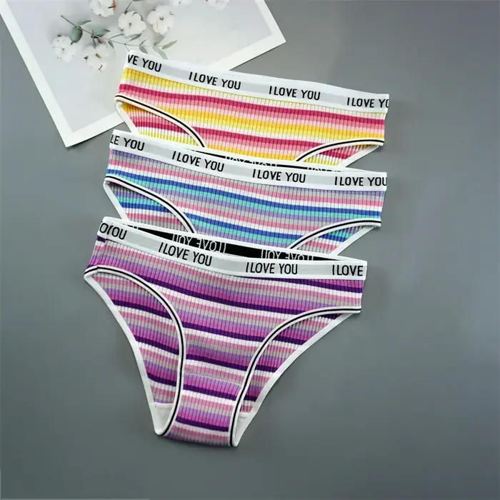 Image de Ensemble Lingerie 3 Pièces Imprimé Lettres - Confort & Style