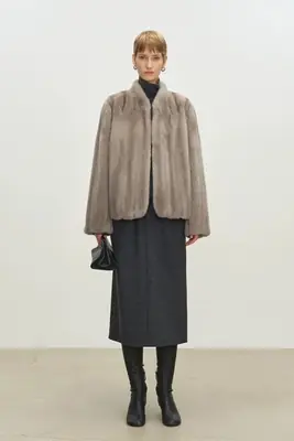 Image de Manteau Fausse Fourrure Marron Court Femme - Hiver 2025