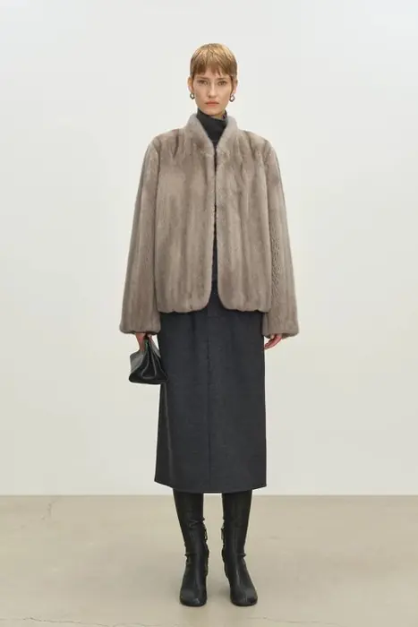 Image de Manteau Fausse Fourrure Marron Court Femme - Hiver 2025