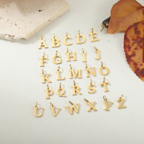 Zdjęcie Złoty Wisiorek Alfabetu – Elegancka Biżuteria DIY