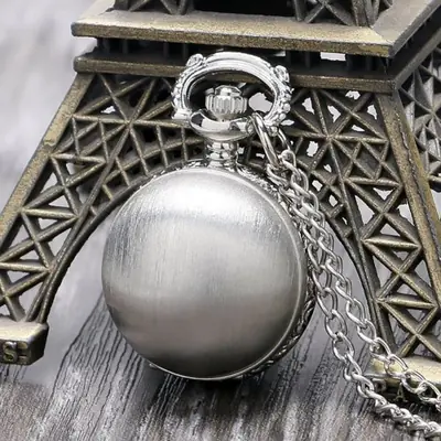 Image de Montre de Poche Vintage en Bronze avec Pendentif Aile