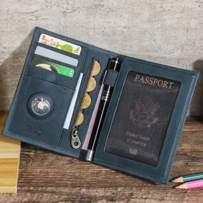 Image de Porte-passeport en cuir véritable avec fente pour AirTag