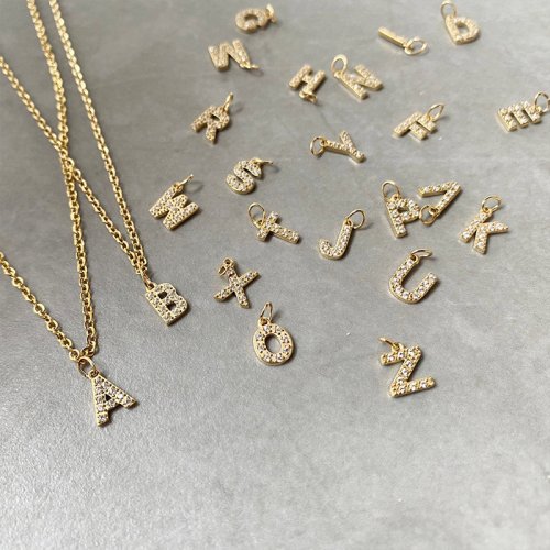 Immagine di CARLIDANA Nuova collana con ciondolo con lettera in acciaio inossidabile Bracciale con alfabeto Ciondoli iniziali placcati in oro 18 carati Gioielli con zirconi fai da te